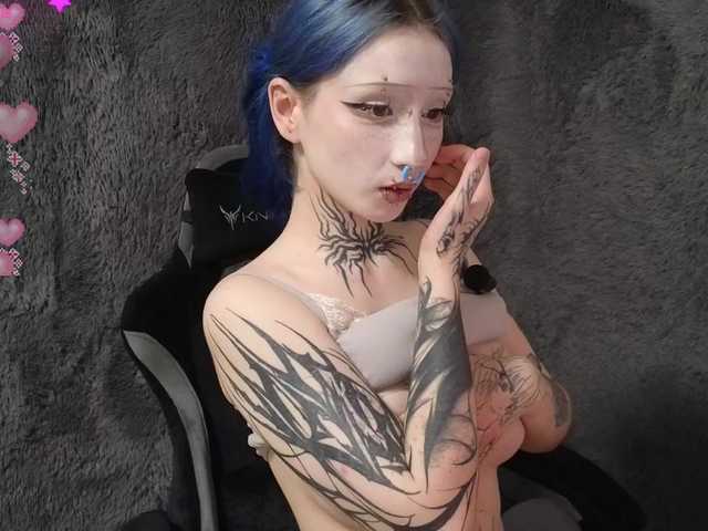 YoungAlice1 live cam on BongaCams