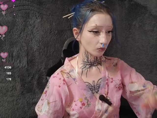YoungAlice1 live webcam show