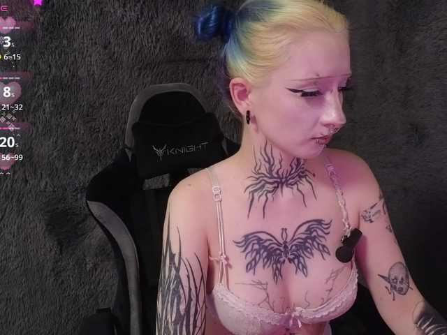 YoungAlice1 live cam on BongaCams