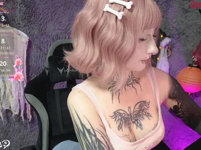 YoungAlice1 live cam on BongaCams