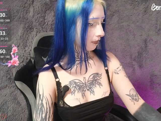 YoungAlice1 live cam on BongaCams