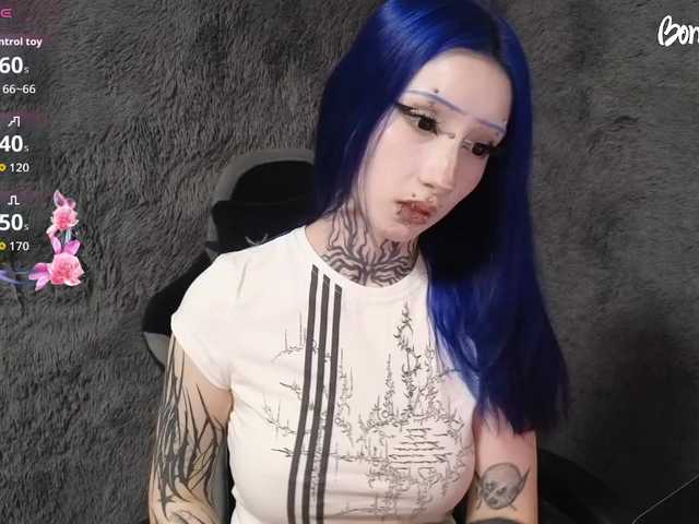YoungAlice1 live cam on BongaCams