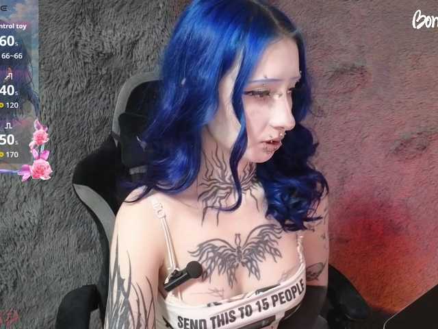 YoungAlice1 live cam on BongaCams