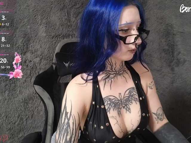 YoungAlice1 live cam on BongaCams