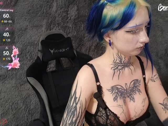 YoungAlice1 live cam on BongaCams