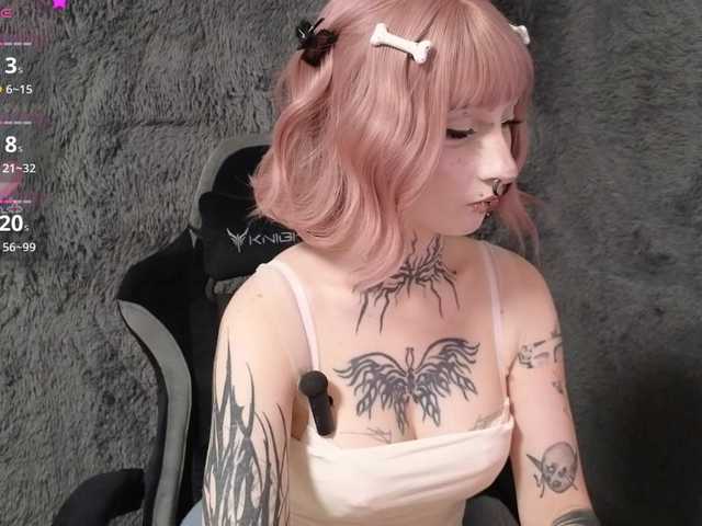 YoungAlice1 live cam on BongaCams