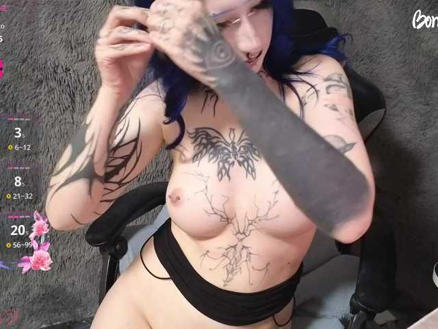 YoungAlice1 live cam preview