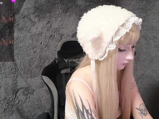 YoungAlice1 live cam on BongaCams