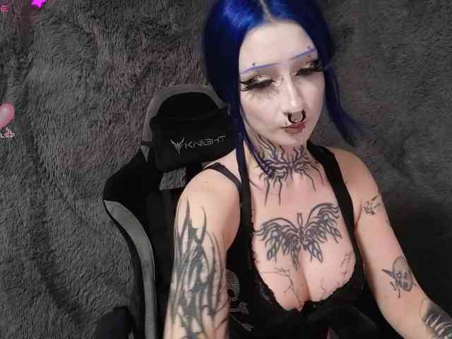 YoungAlice1 webcam