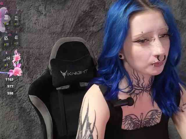 YoungAlice1 webcam