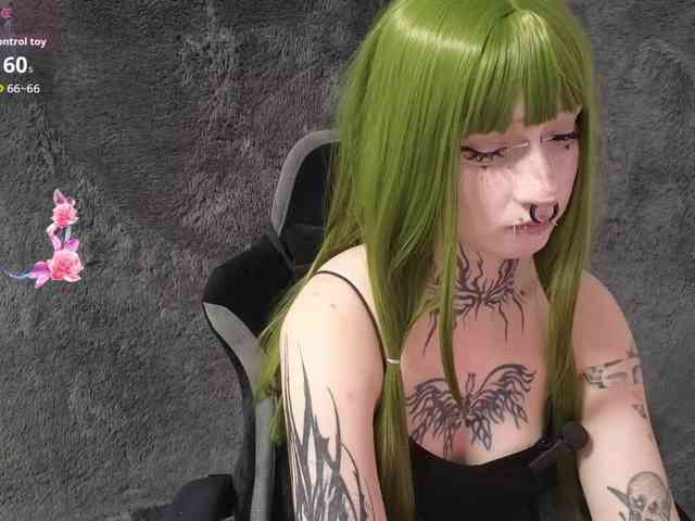 YoungAlice1 webcam