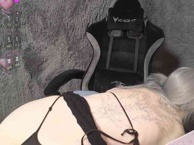 YoungAlice1 webcam