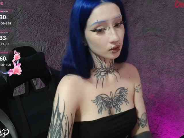 YoungAlice1 webcam