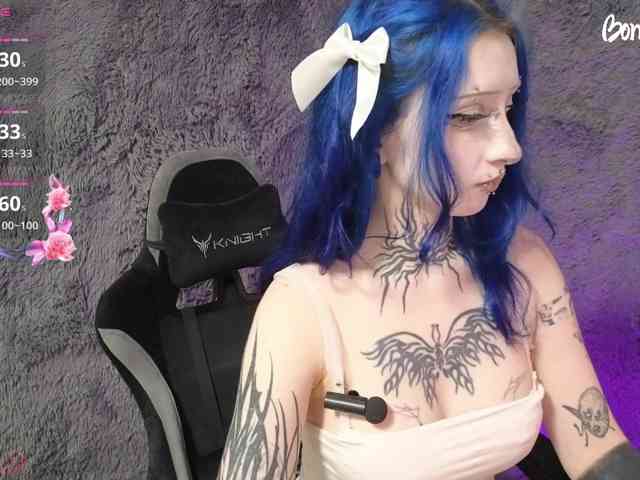 YoungAlice1 webcam