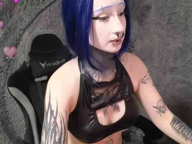 YoungAlice1 webcam