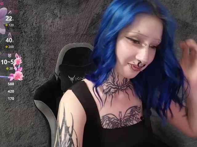 YoungAlice1 webcam