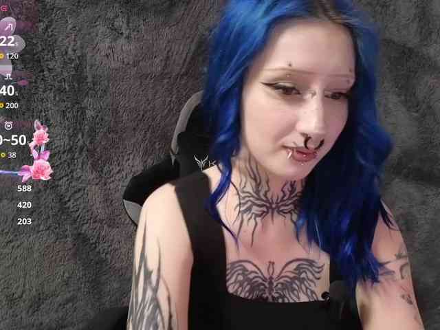 YoungAlice1 webcam