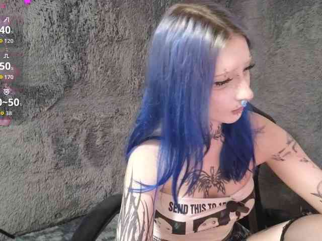 YoungAlice1 webcam