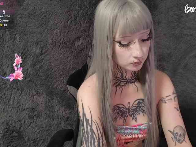 YoungAlice1 webcam