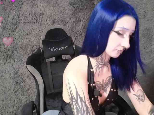 YoungAlice1 webcam