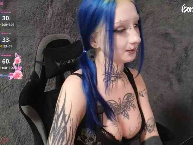 YoungAlice1 webcam