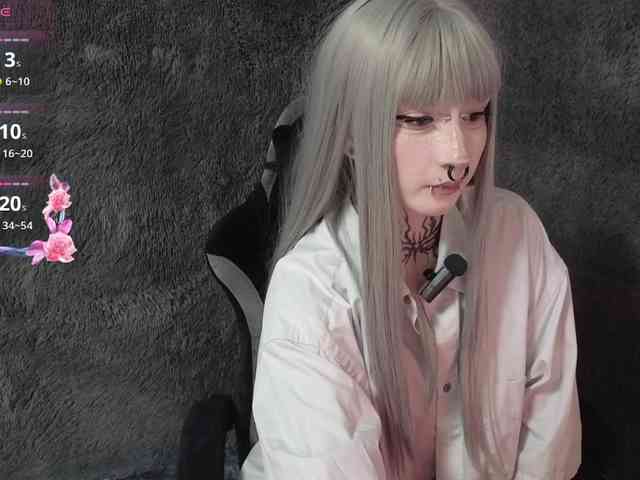 YoungAlice1 webcam
