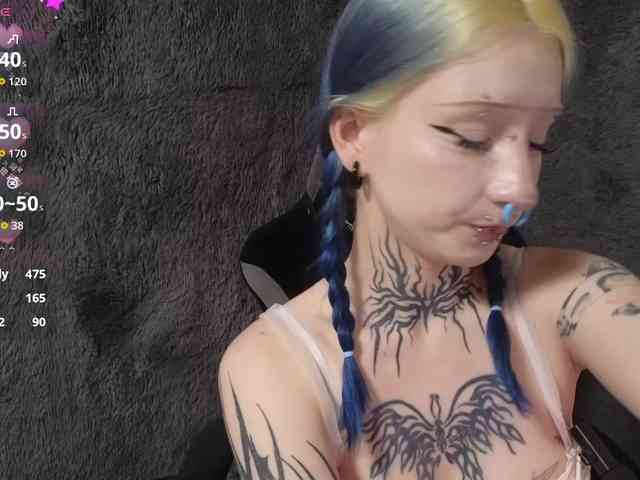 YoungAlice1 webcam