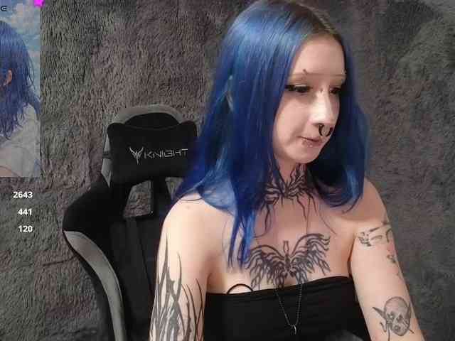 YoungAlice1 webcam