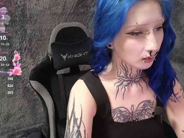YoungAlice1 webcam