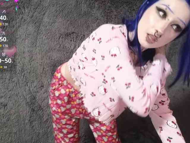 YoungAlice1 webcam