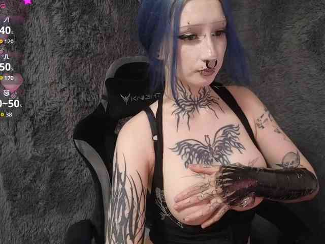 YoungAlice1 webcam