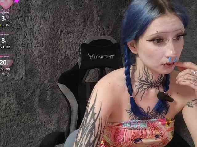 YoungAlice1 webcam