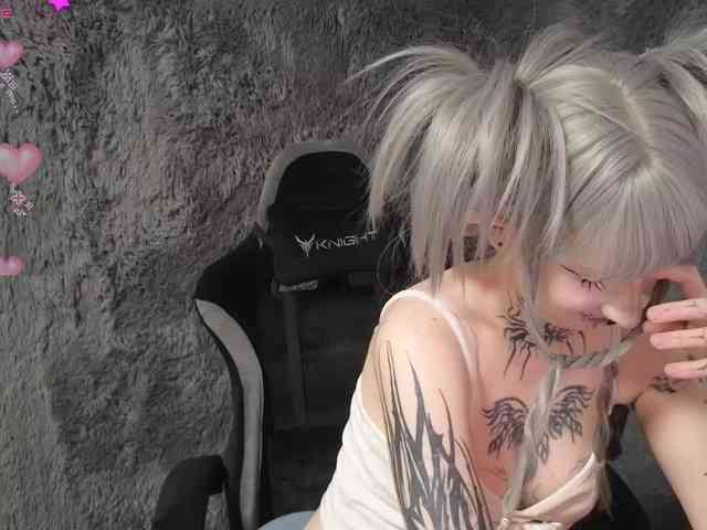 YoungAlice1 webcam