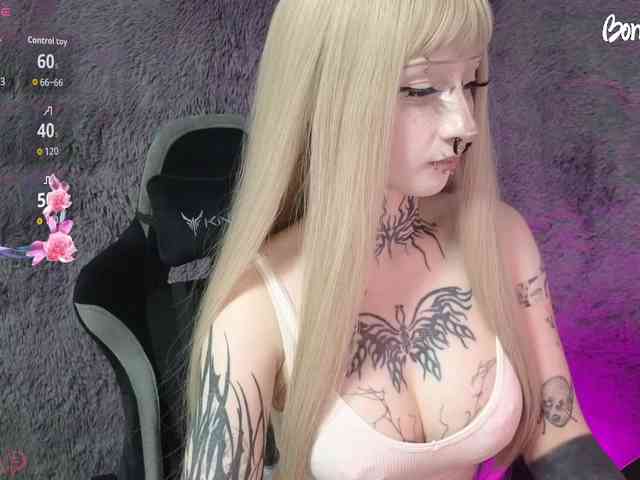 YoungAlice1 webcam