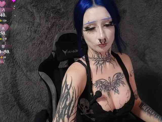 YoungAlice1 webcam