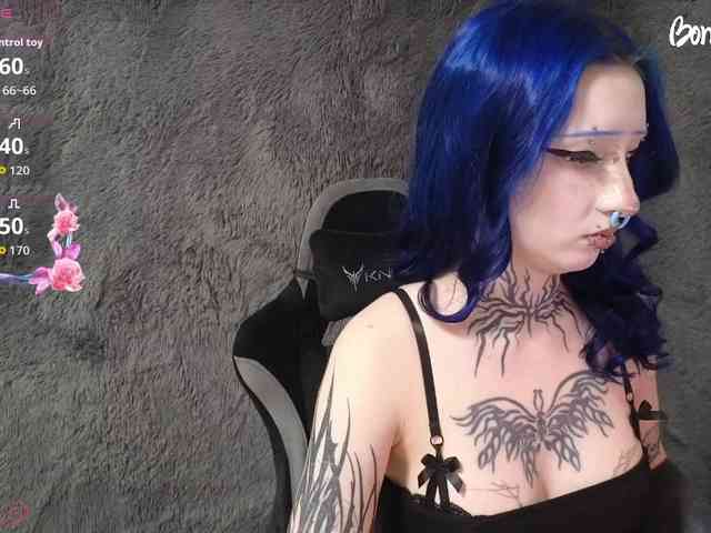 YoungAlice1 webcam