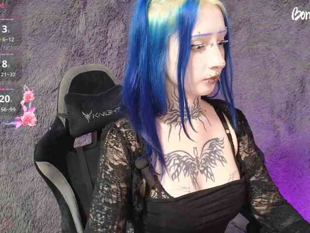 YoungAlice1 webcam