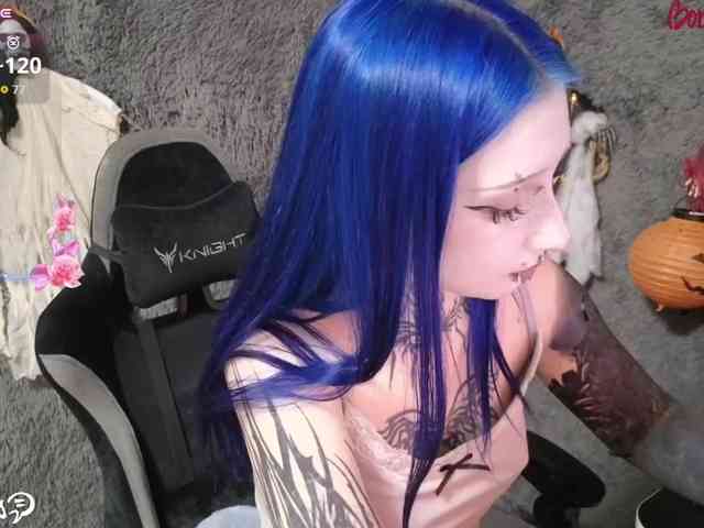 YoungAlice1 webcam