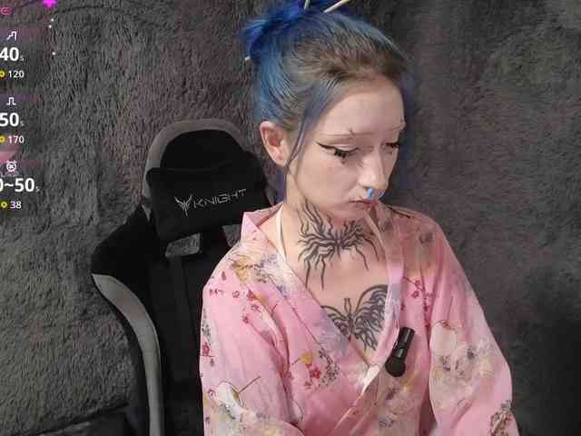 YoungAlice1 webcam