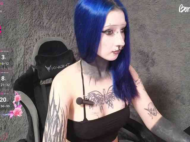 YoungAlice1 webcam