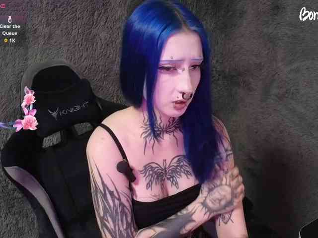 YoungAlice1 webcam