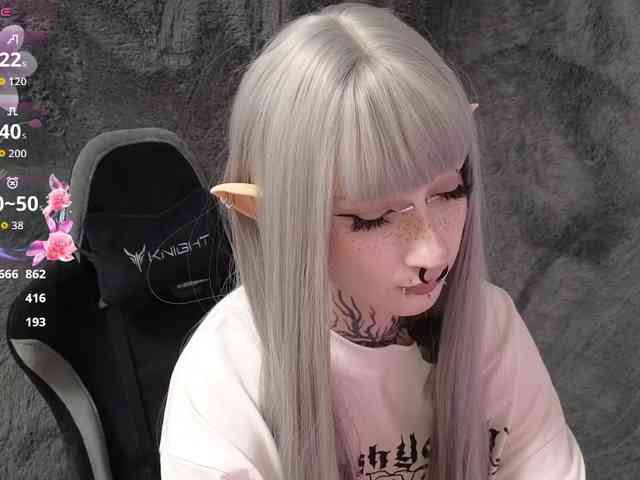 YoungAlice1 webcam