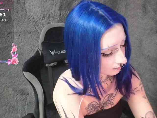 YoungAlice1 webcam