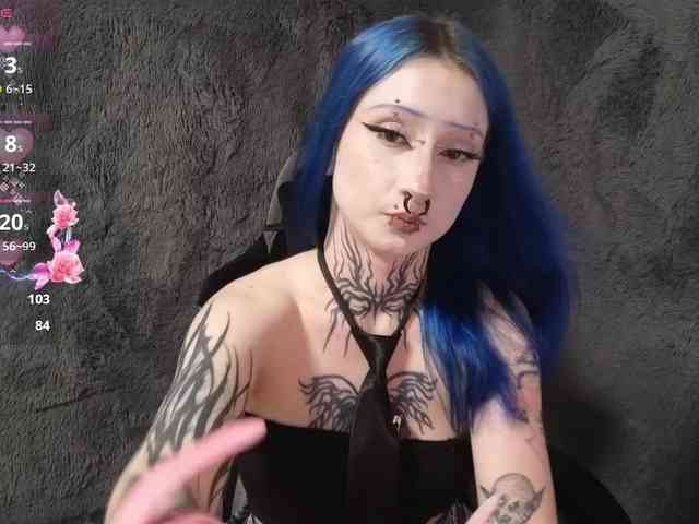 YoungAlice1 webcam