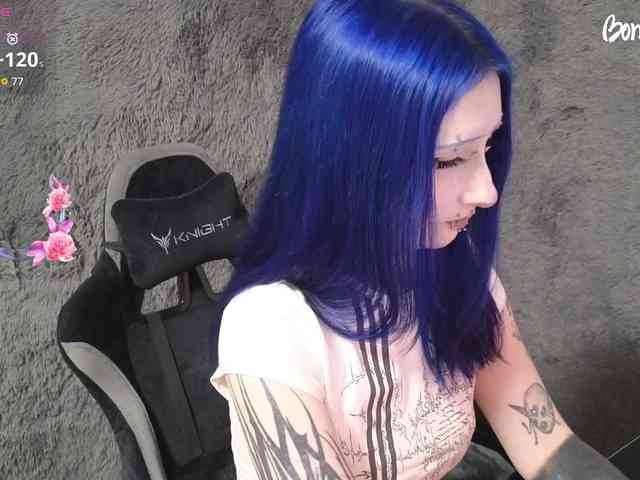 YoungAlice1 webcam