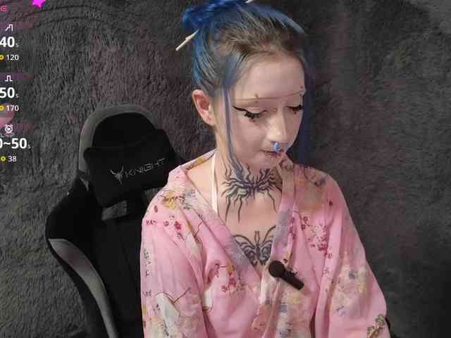 YoungAlice1 webcam