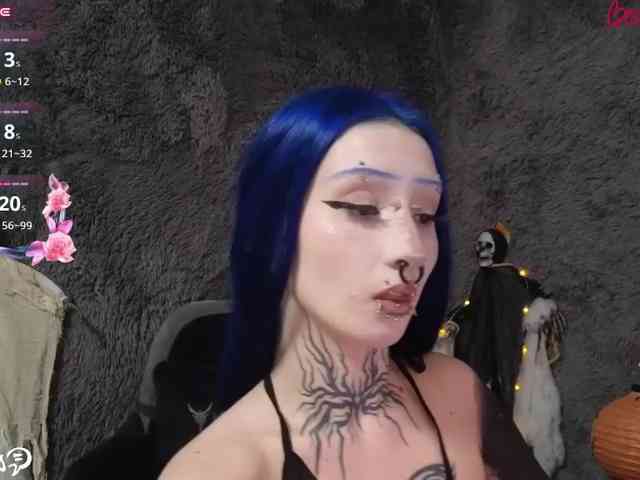 YoungAlice1 webcam