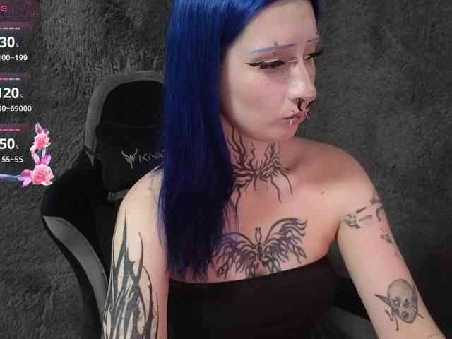 YoungAlice1 webcam