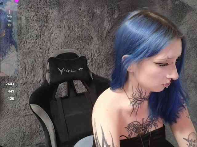 YoungAlice1 webcam