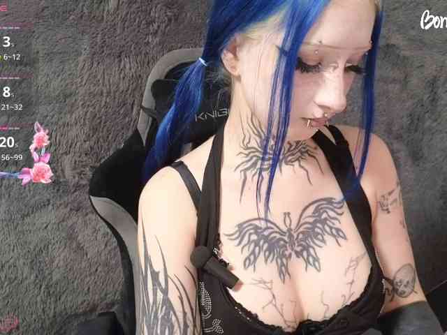 YoungAlice1 webcam